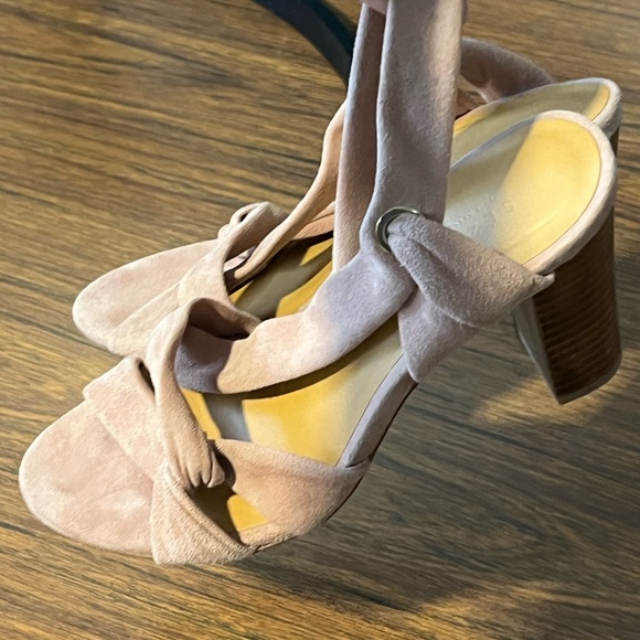 Suede Sézane heels in nude/soft pink color - EUC - Picture 12 of 16